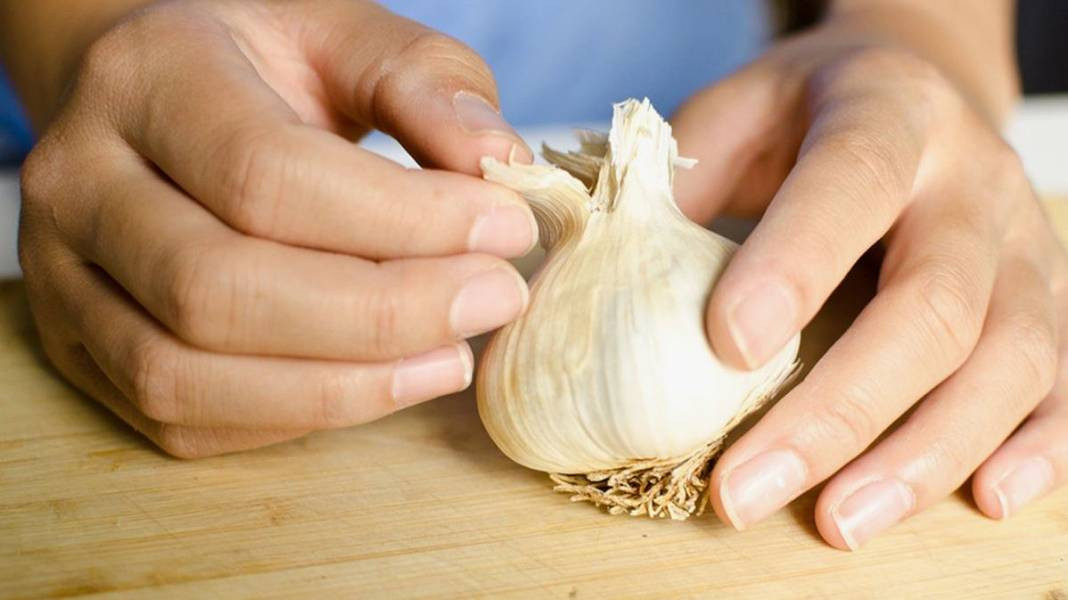 Sarımsağı tuzlu fıstık gibi soymanın sırrı bulundu! Aslında bu kadar basitmiş - Resim: 4